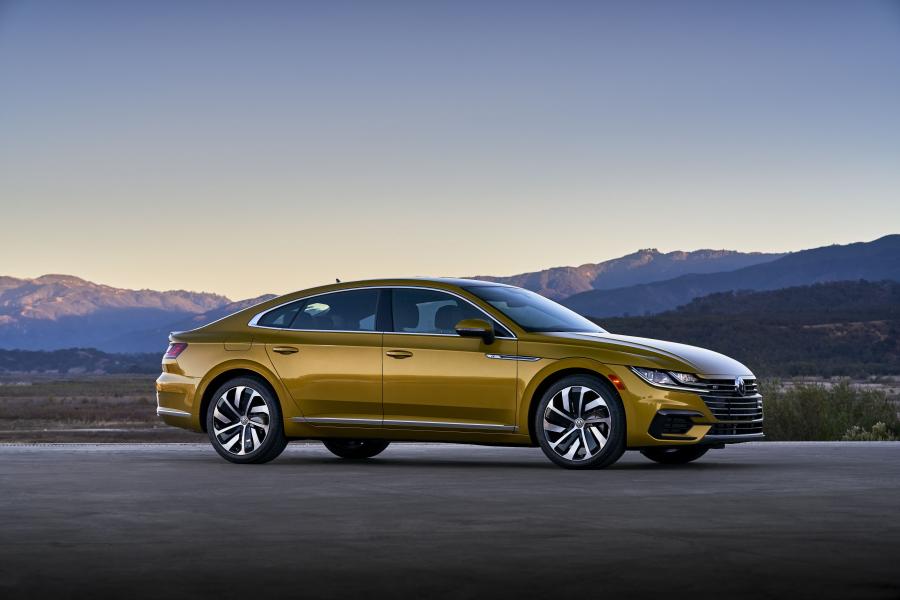  Volkswagen Arteon 4Motion R-Line 2019 года  (NA) (фото 12 из 40)